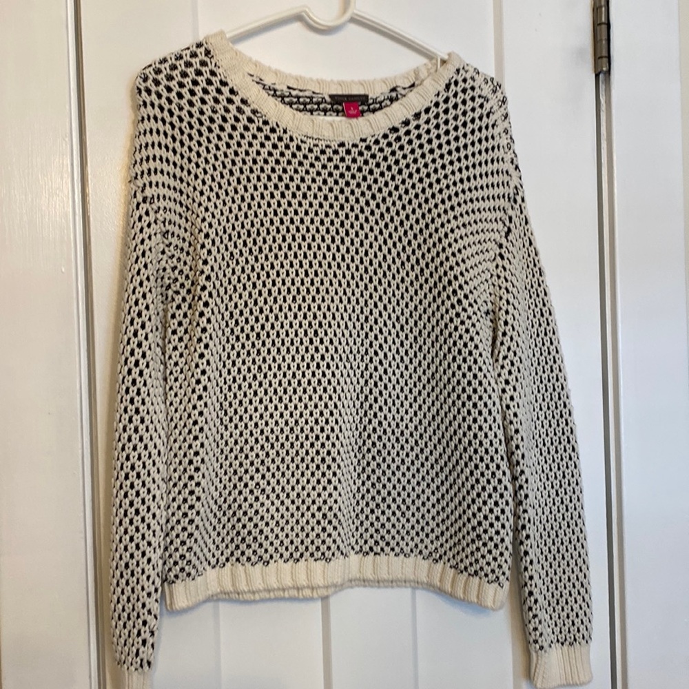 Vince camuto sweater. Size small.